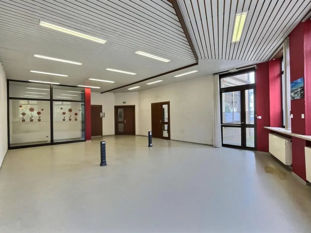 Location Commerce 191 m² - Photo 1