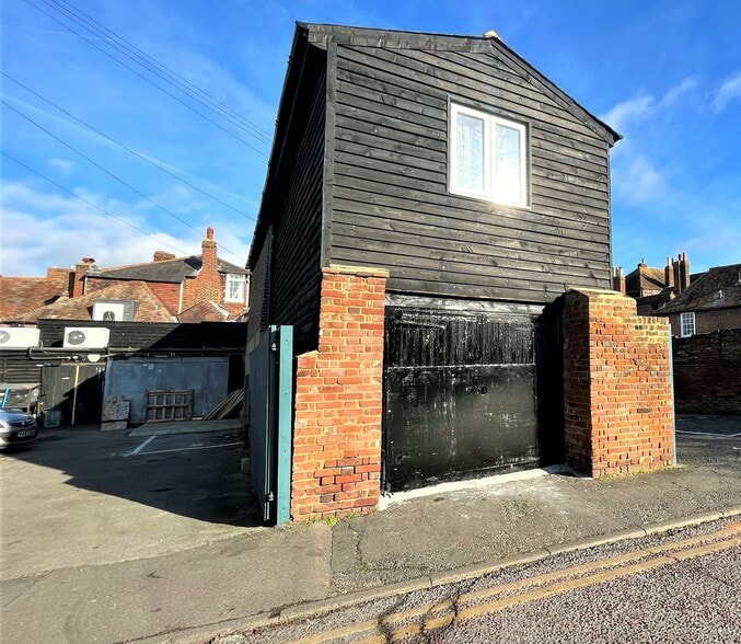 4-5 West St, Faversham to rent - Building Photo - Image 1 of 2