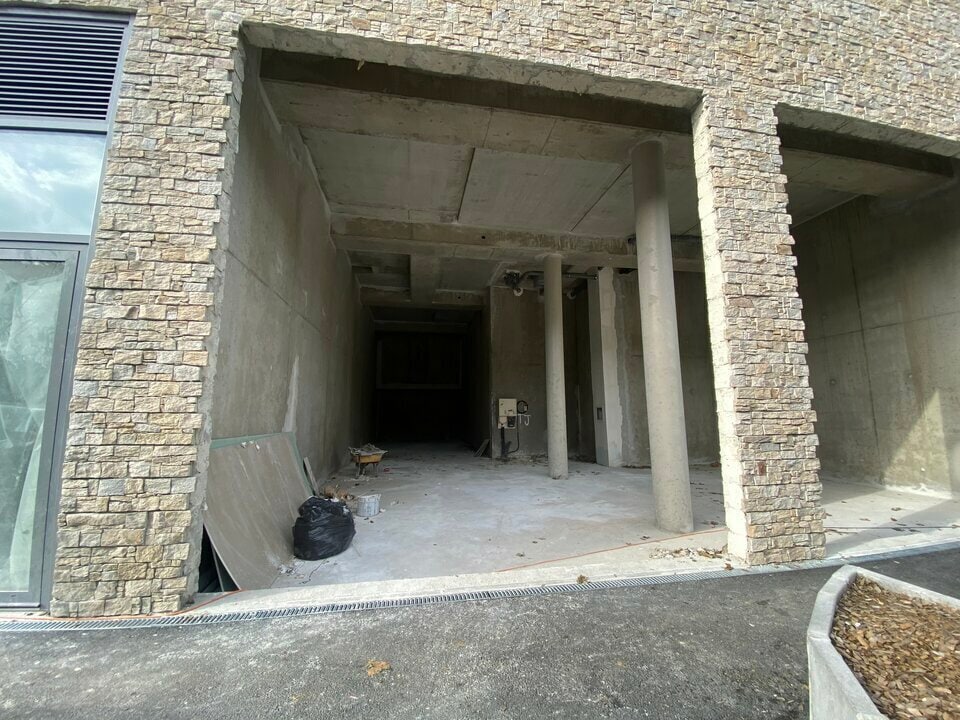 Retail in Savigny-le-Temple to rent Building Photo- Image 1 of 13