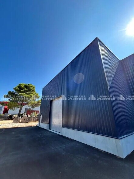 Light Industrial in Signes to rent - Building Photo - Image 2 of 5