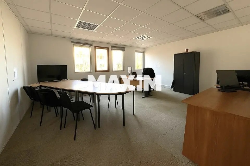 Location Bureaux 250 m² - Photo 1