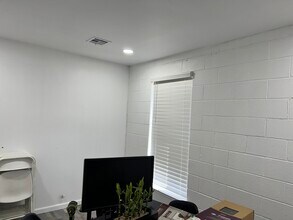 7200 S Pennsylvania Ave, Oklahoma City, OK to rent Interior Photo- Image 1 of 11