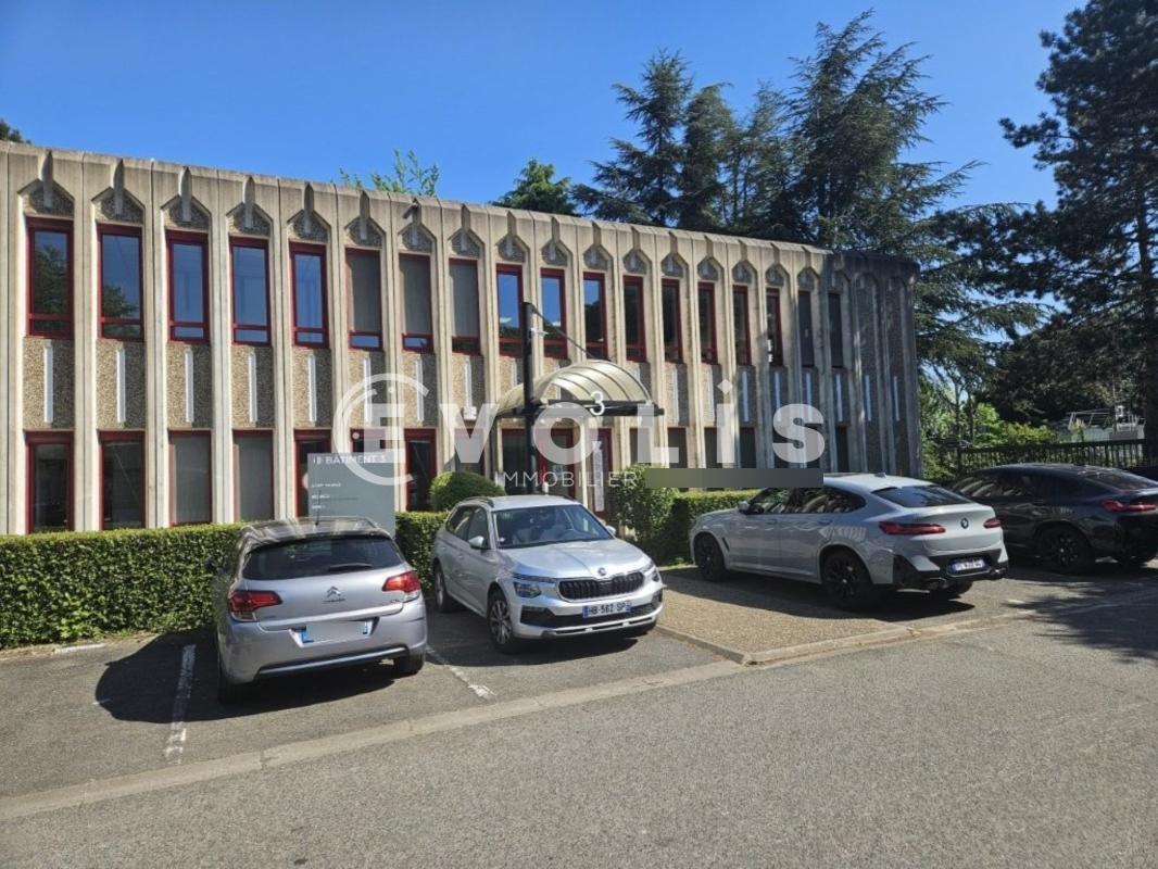 Office in Les Ulis to rent Building Photo- Image 1 of 7