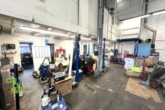 26A Stephenson Way, Crawley to rent Interior Photo- Image 1 of 6