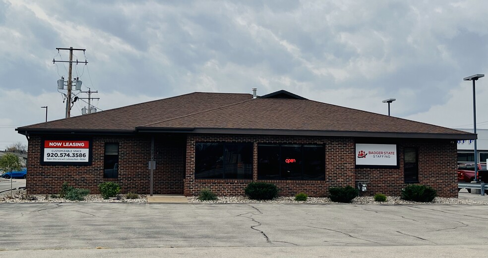 3215 W College Ave, Appleton, WI for rent - Building Photo - Image 1 of 2