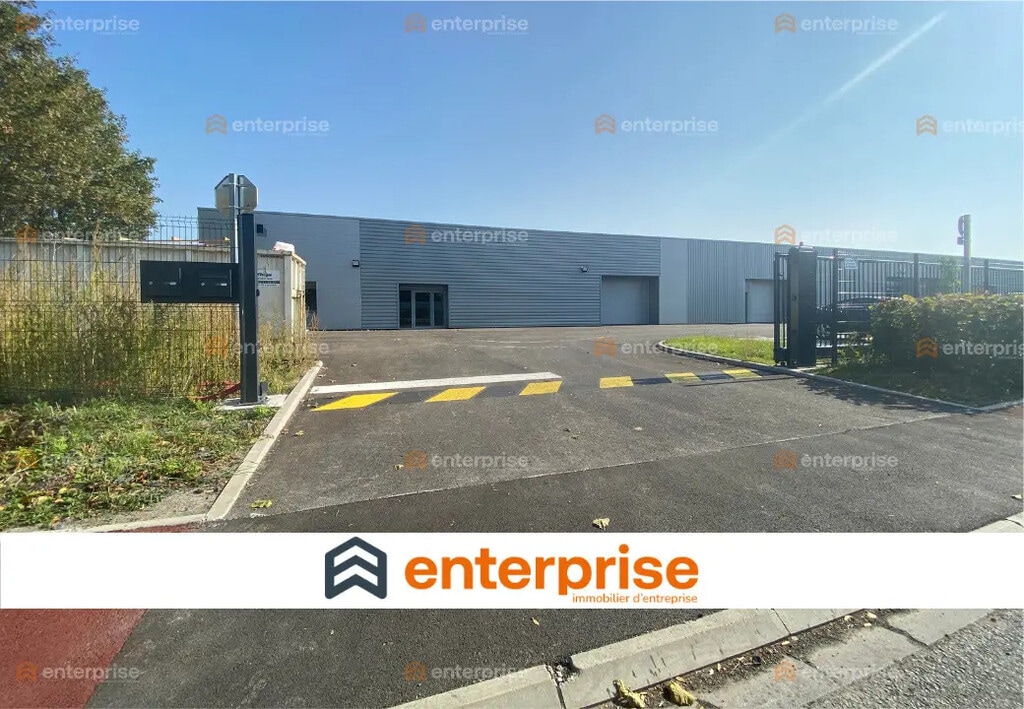 Location Entrepôt 447 m² - Photo 1