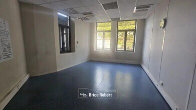 Office / Medical in Lyon to rent Interior Photo- Image 1 of 4