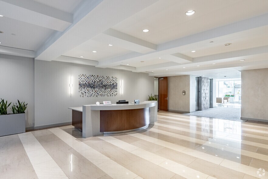 211 Perimeter Center Pky NE, Atlanta, GA for rent - Lobby - Image 2 of 10