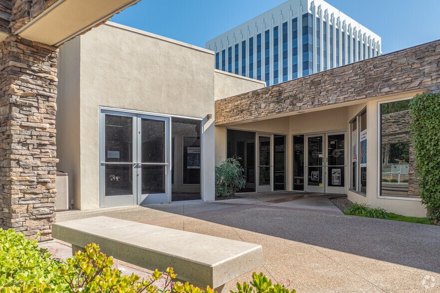 1450-1460 N Harbor Blvd portfolio of 2 properties for sale on LoopNet.co.uk - Building Photo - Image 3 of 32