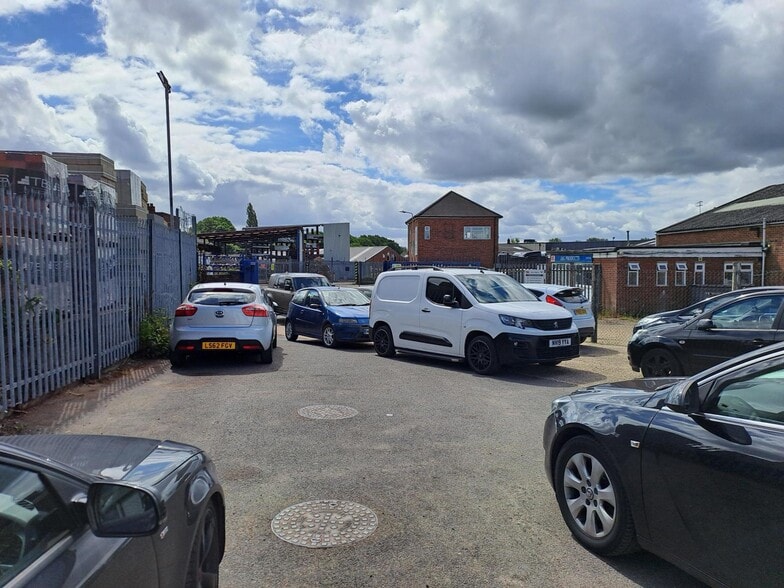 30 Burrowfield, Welwyn Garden City to rent - Building Photo - Image 3 of 10