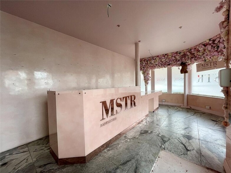 Ingrave Rd, Brentwood to rent - Building Photo - Image 3 of 7