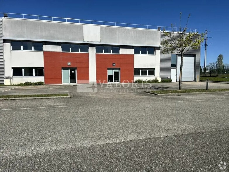 Office in Saint-Priest to rent - Building Photo - Image 1 of 6