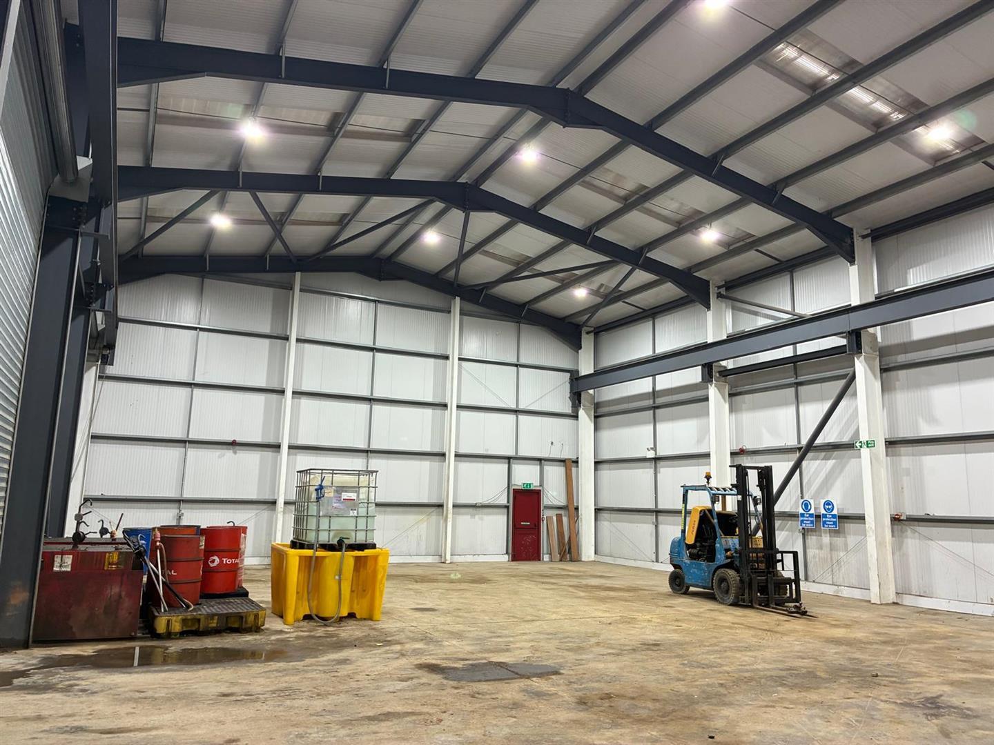 Pyle, Pyle to rent Interior Photo- Image 1 of 2