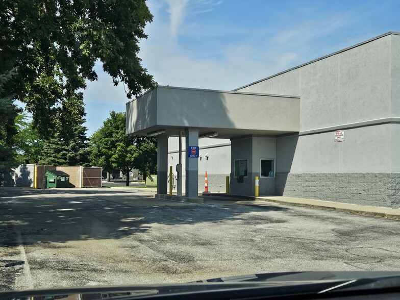 5050 Gratiot Rd, Saginaw, MI for rent - Building Photo - Image 2 of 28