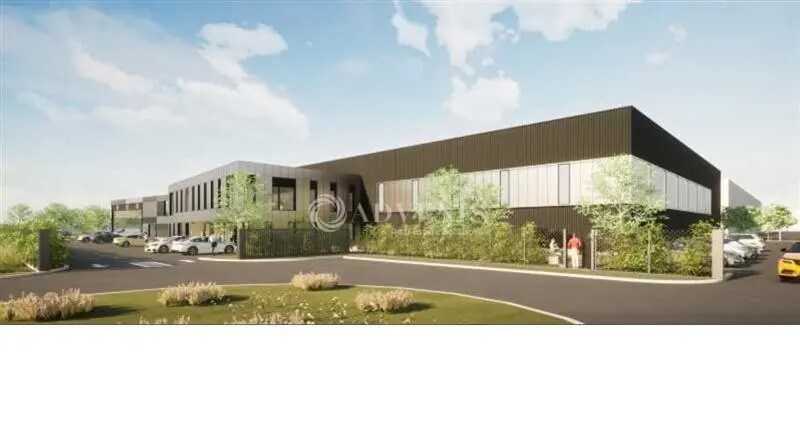 Light Industrial in Lieusaint to rent - Building Photo - Image 2 of 2