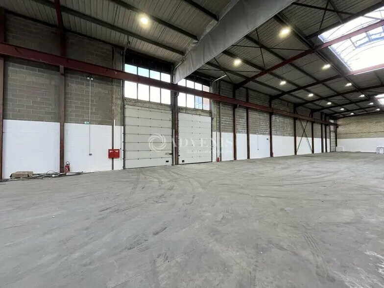 Light Industrial in Le Thillay to rent - Building Photo - Image 2 of 10