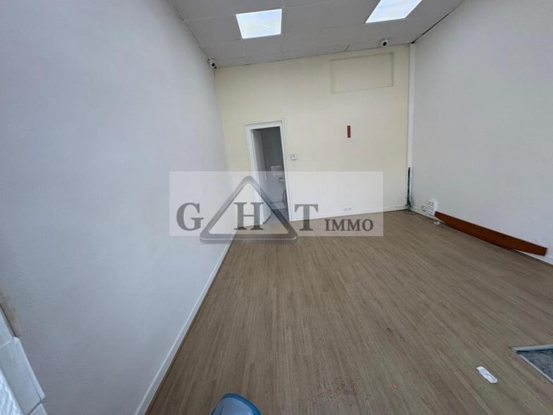 Industrial in Paris to rent - Interior Photo - Image 2 of 6