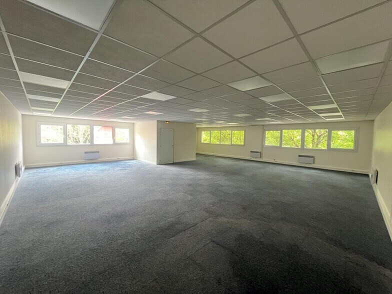 Office in Trappes to rent - Interior Photo - Image 2 of 6