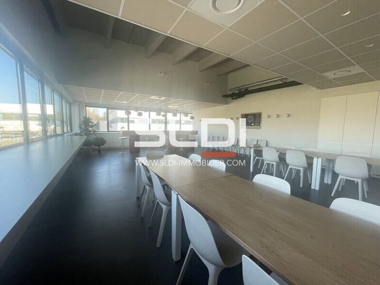 Chemin De L'Epoux, Champagne-au-Mont-d'Or to rent - Interior Photo - Image 2 of 4