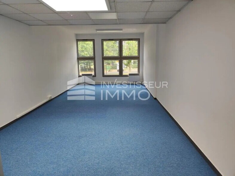 Office in Torcy to rent - Building Photo - Image 2 of 8