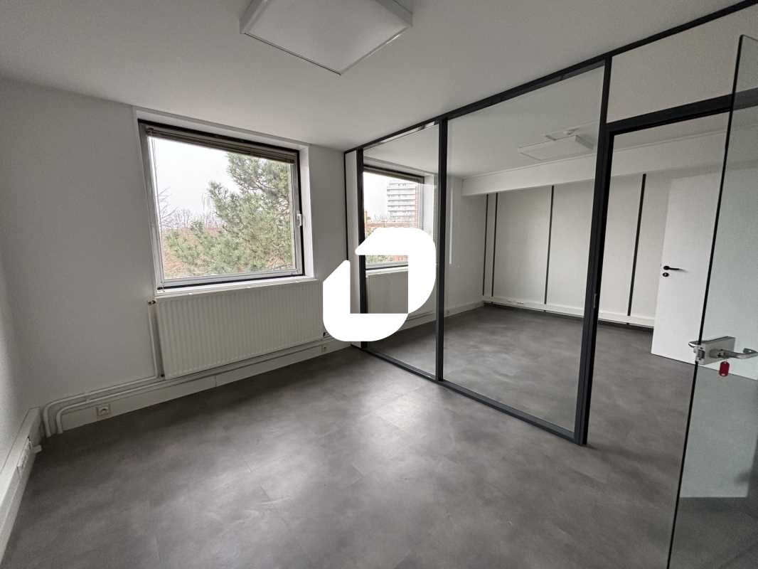 Office in Évry-Courcouronnes to rent Interior Photo- Image 1 of 14