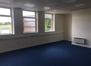 Hirst Wood Rd, Shipley to rent Interior Photo- Image 2 of 2