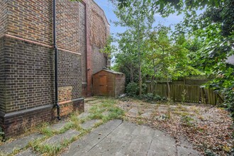 1 Linkfield Rd, Isleworth for rent Building Photo- Image 2 of 15