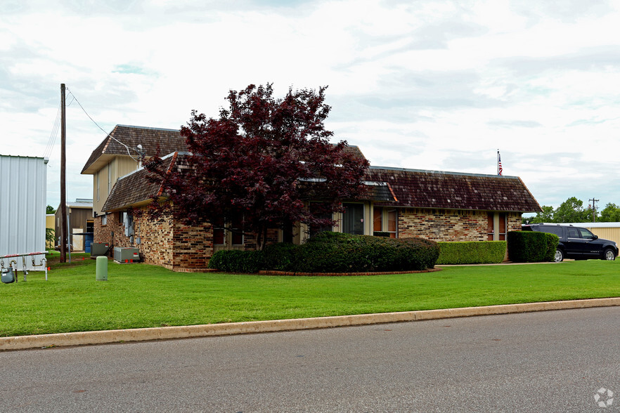 7716 Melrose Ln, Oklahoma City, OK for rent - Building Photo - Image 2 of 11