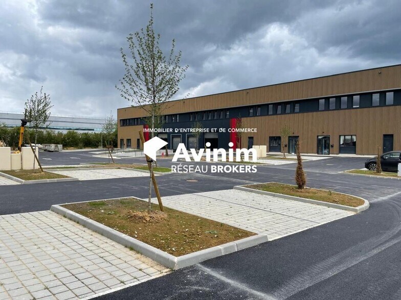 Industrial in Mitry Mory to rent - Building Photo - Image 3 of 7