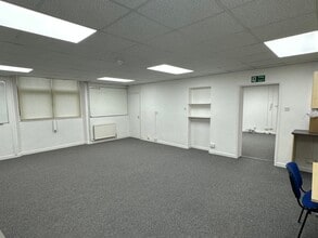 Midland Dr, Sutton Coldfield to rent Interior Photo- Image 2 of 4