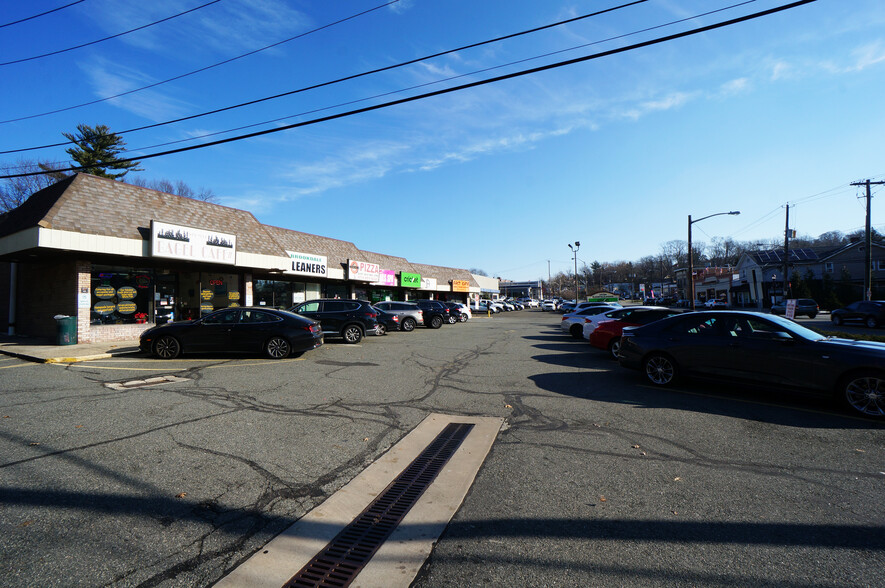 144-154 Bloomfield Ave, Verona, NJ for rent - Building Photo - Image 2 of 8