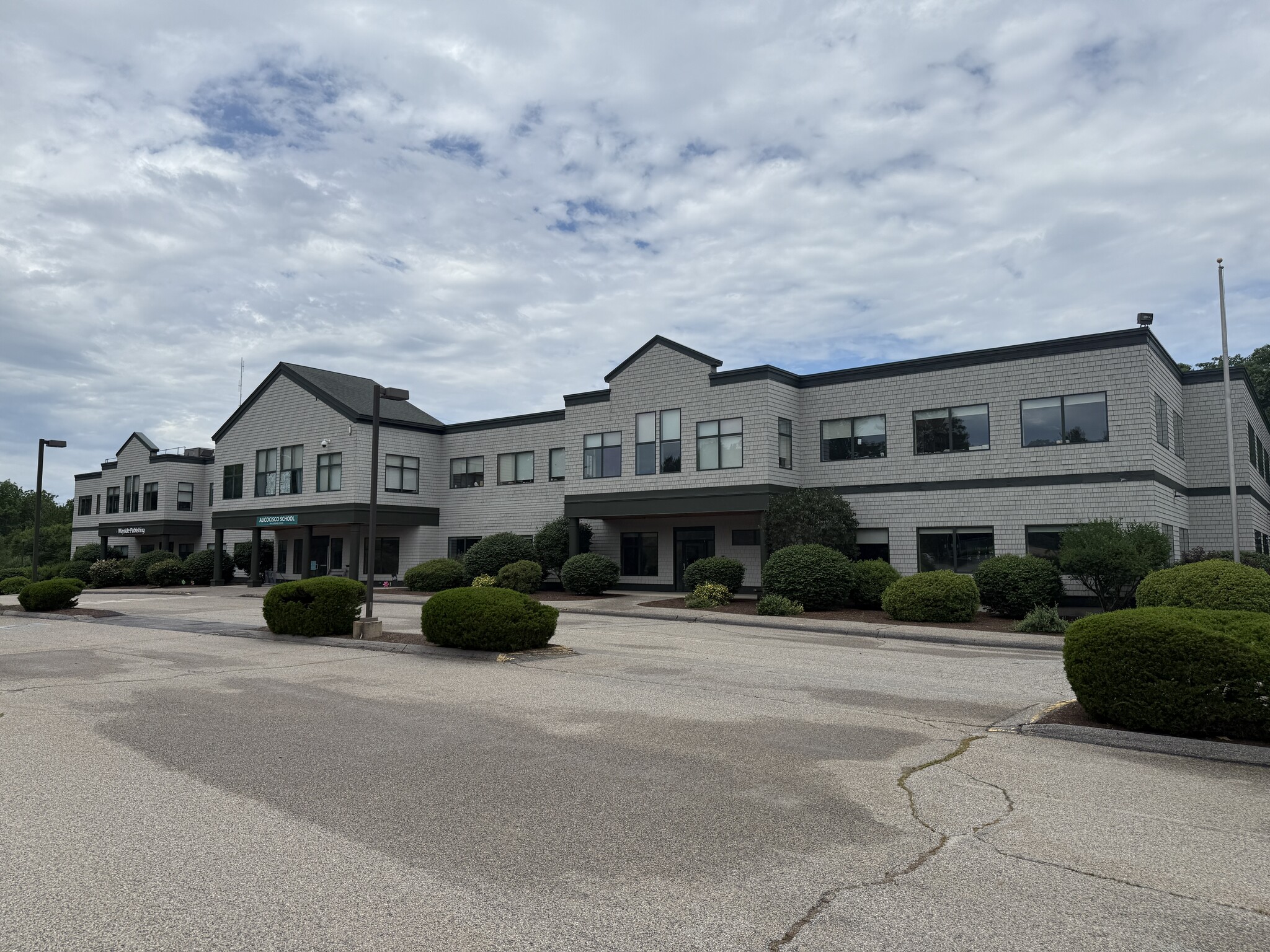 2 Stonewood Dr, Freeport, ME to rent Building Photo- Image 1 of 10