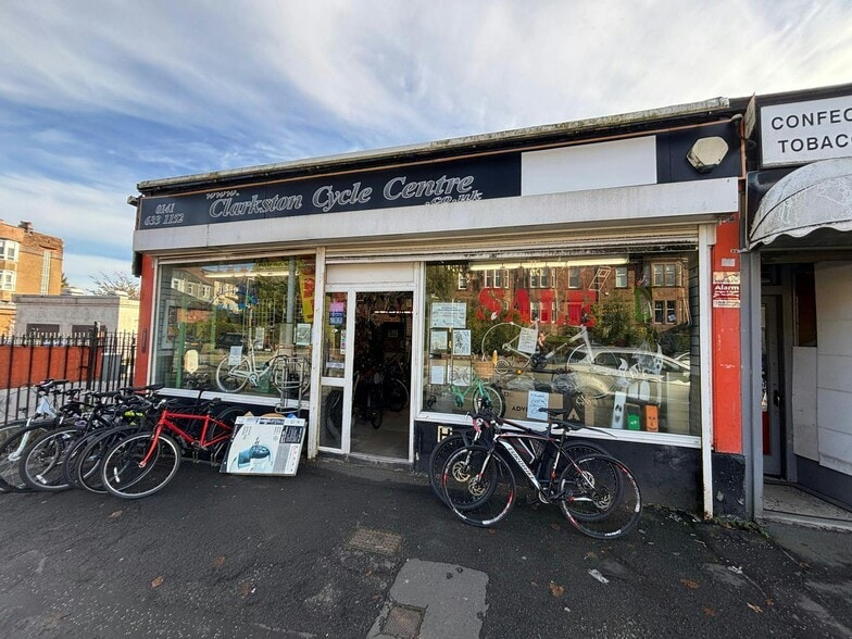681-689 Clarkston Rd, Glasgow to rent - Building Photo - Image 1 of 3
