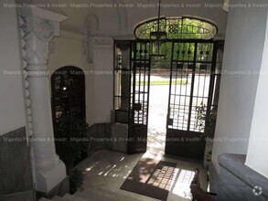 Calle De Alfonso XII, 38, Madrid, Madrid for rent Interior Photo- Image 2 of 35