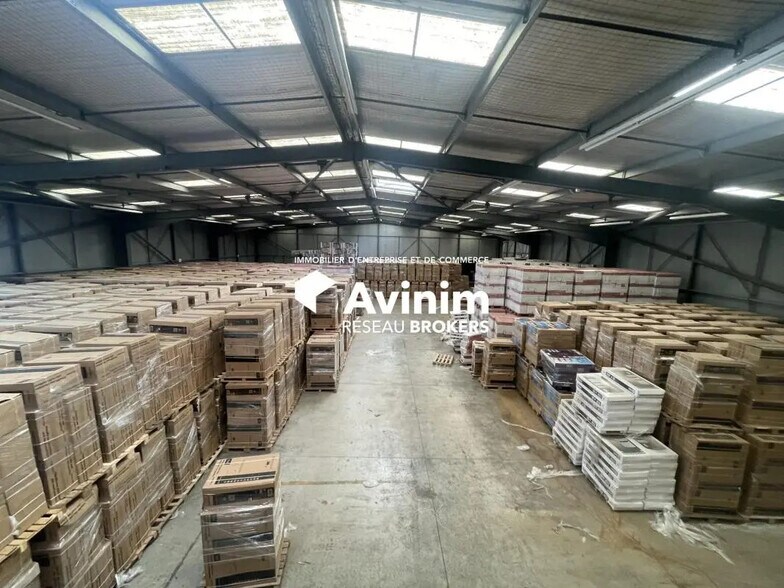 Industrial in Aix-en-Provence to rent - Interior Photo - Image 3 of 11