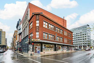 303 St Saint-Joseph E, Québec, QC for rent Building Photo- Image 1 of 2