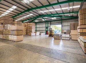 Bristol Rd, Allington to rent Interior Photo- Image 2 of 2