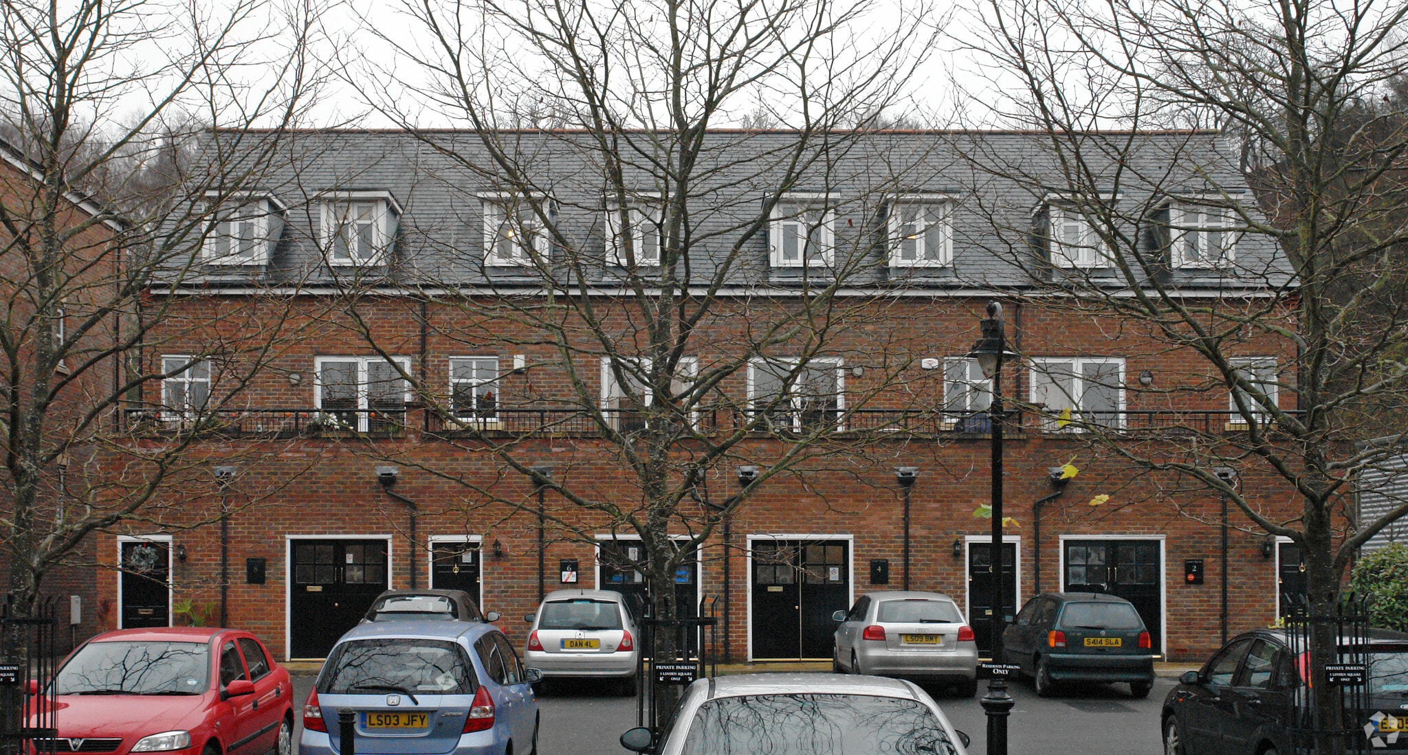 10-14 Linden Sq, Uxbridge for sale Primary Photo- Image 1 of 1