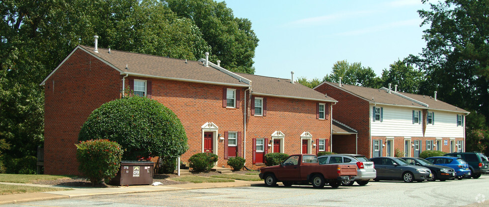 202 Lakeview Park Rd, Colonial Heights, VA for sale - Primary Photo - Image 1 of 1