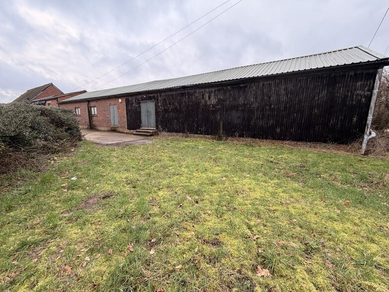 Honey Ln, Liss to rent - Building Photo - Image 2 of 2