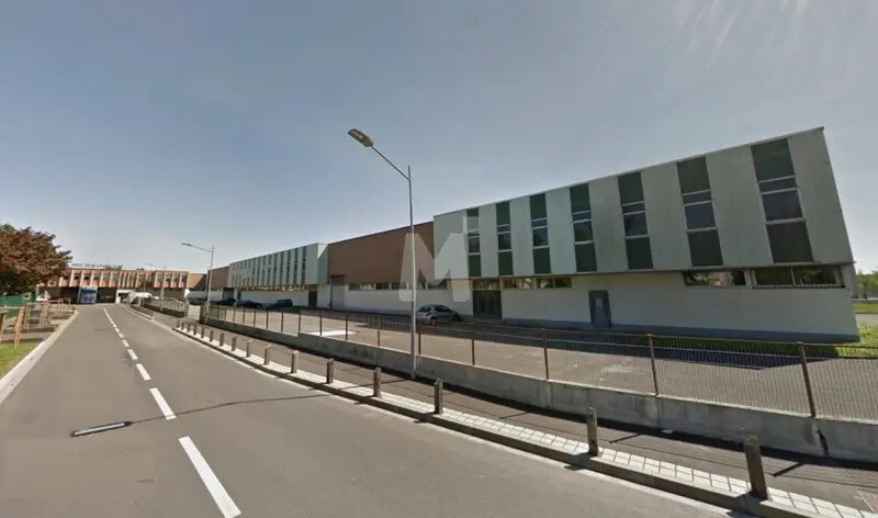 Light Industrial in Morangis to rent - Building Photo - Image 1 of 4