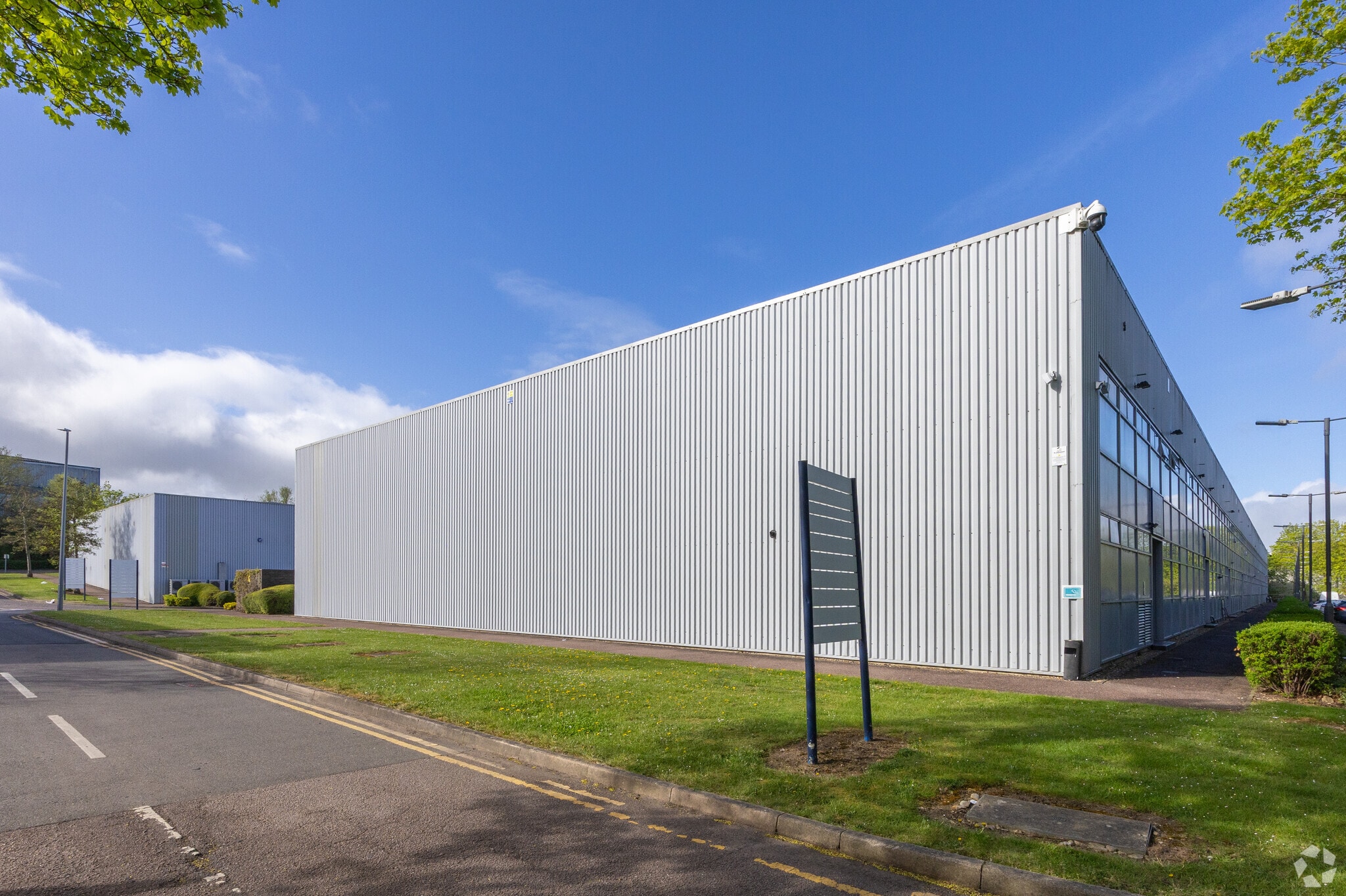 13-27 Clarke Rd, Milton Keynes to rent Primary Photo- Image 1 of 10