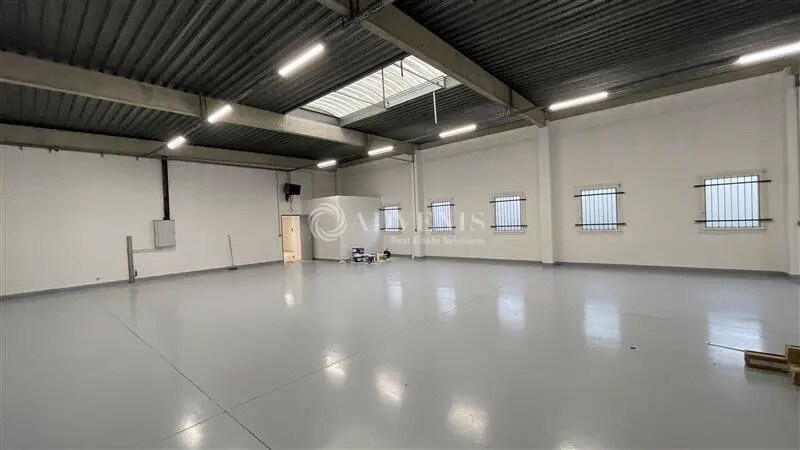 Light Industrial in Lognes to rent - Building Photo - Image 3 of 8