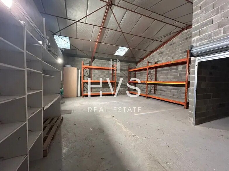 Light Industrial in Aix-en-Provence to rent - Interior Photo - Image 2 of 6