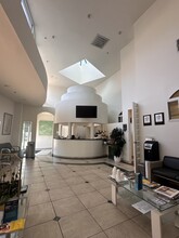 8677 Wilshire Blvd, Beverly Hills, CA for rent Interior Photo- Image 1 of 2