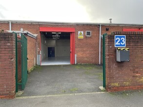 Redland Clos, Coventry for rent Building Photo- Image 1 of 2