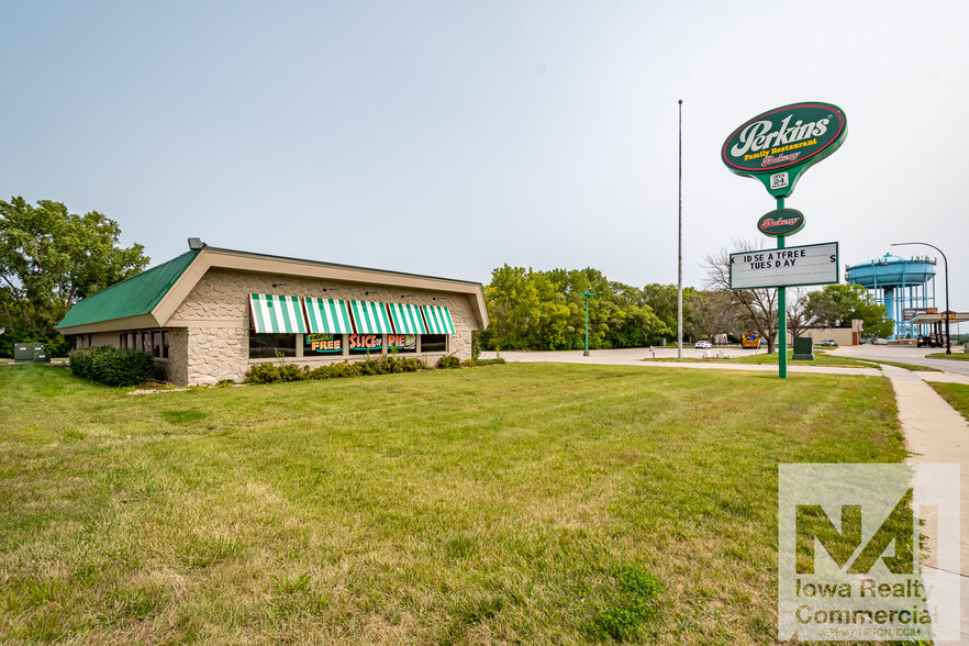 3280 University Ave, Waterloo, IA for sale - Building Photo - Image 1 of 1