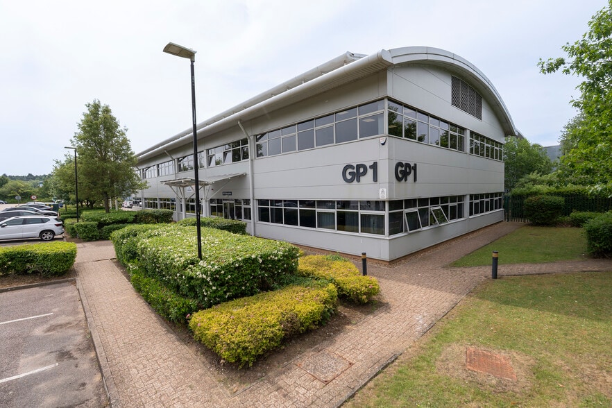 1 Cheaney Dr, Northampton to rent - Building Photo - Image 3 of 6