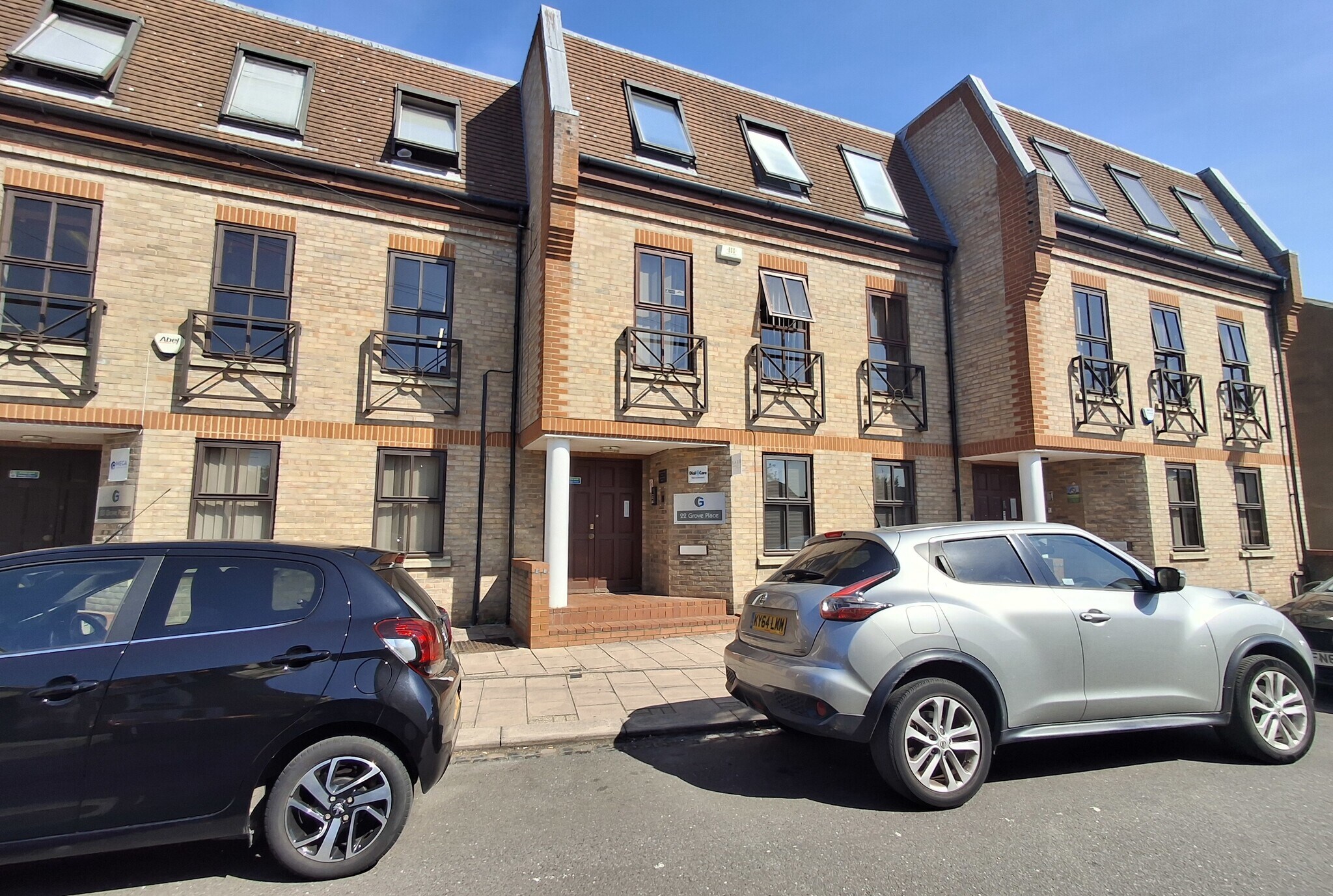 22 Grove Pl, Bedford to rent Building Photo- Image 1 of 2