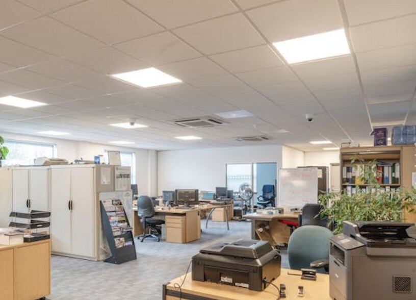 Gazelle Close, Wokingham to rent - Interior Photo - Image 3 of 6